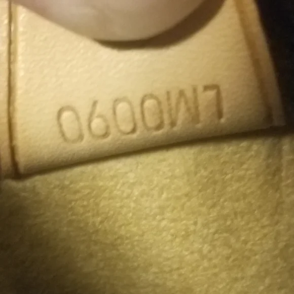 ❌‼️SOLD‼️❌ - LV Luco Tote w/COA- Vintage Monogram - Picture 3 of 16